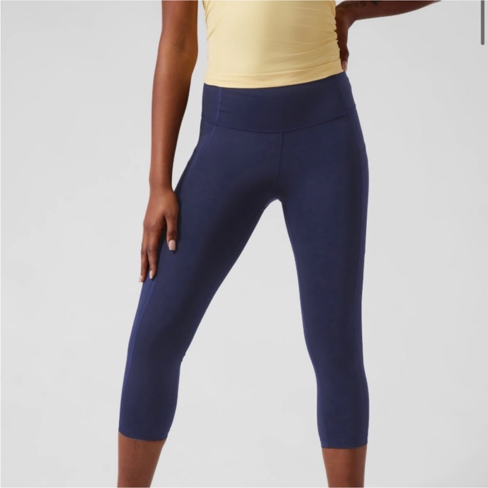 NEW NAVY Athleta Ultimate Stash Pocket Capri Small
